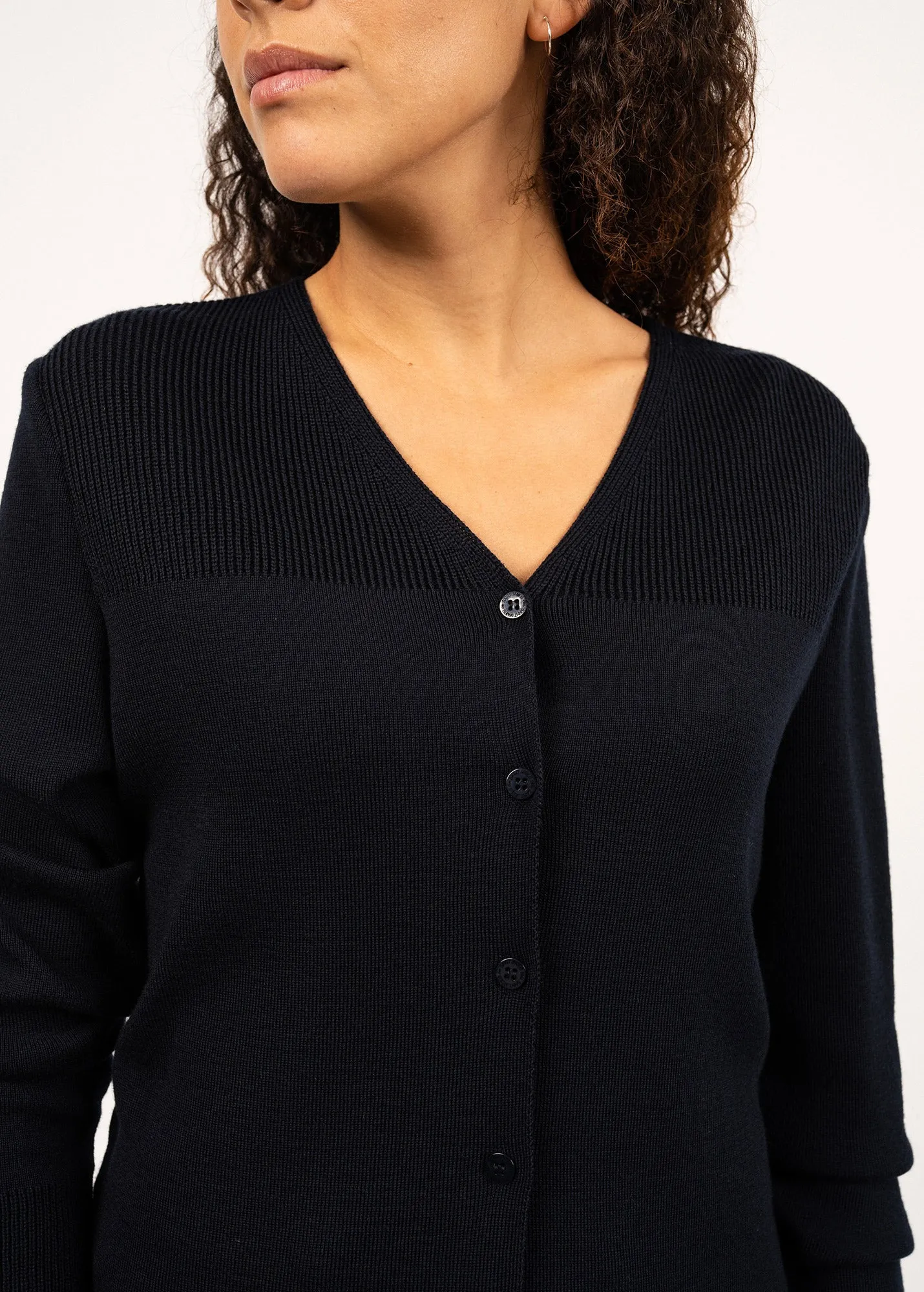 Ars light cardigan in wool - butonned, contrasting rib (NAVY)